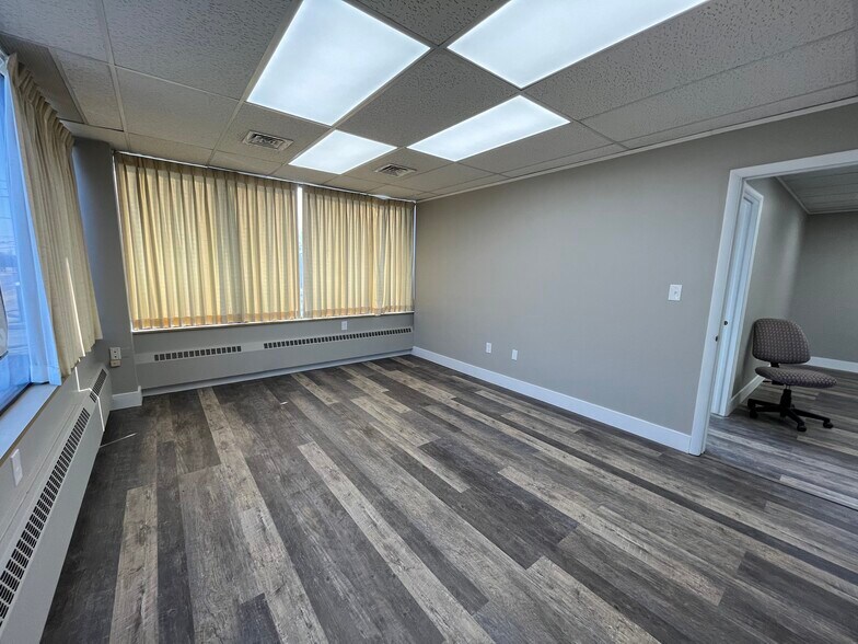 More Photos Of 15887 Snow Rd, Brook Park Medical For Lease