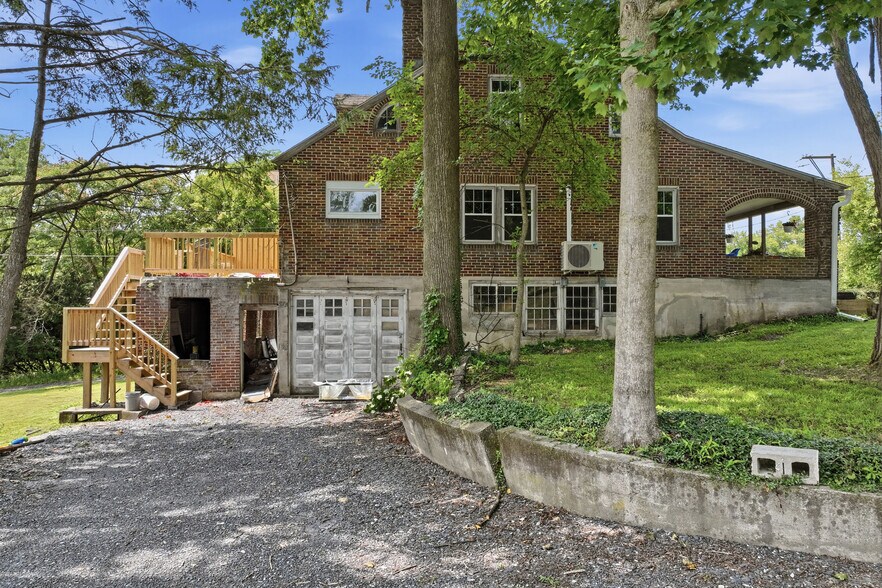 More Photos Of 429 Riverview Dr, Walnutport Flex For Sale