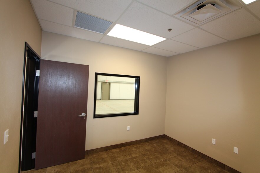 More Photos Of 3048 N Cessna Way, Casa Grande Warehouse For Lease