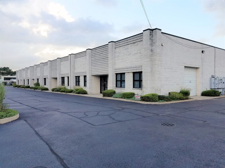More Photos Of 7 Shirley St, Bohemia Warehouse For Lease