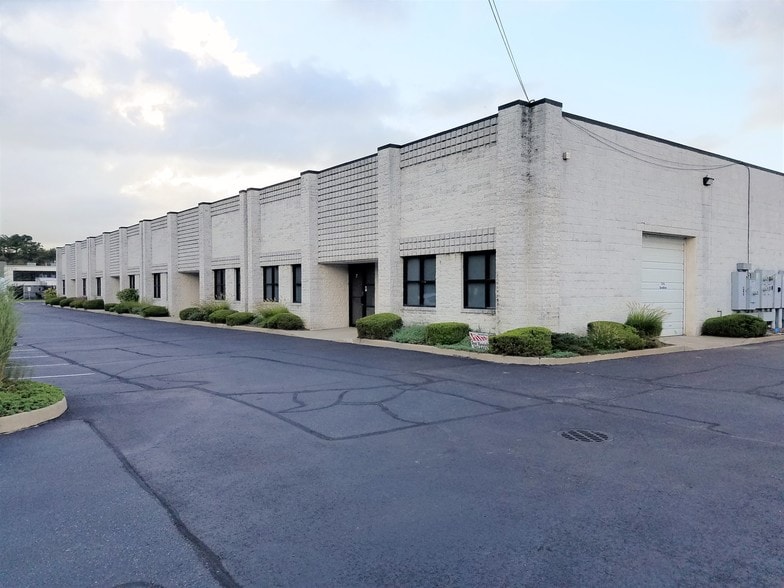 More Photos Of 7 Shirley St, Bohemia Warehouse For Lease