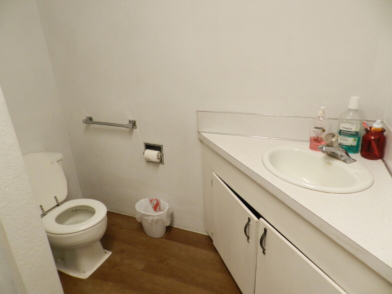 More Photos Of 104 Challis St, Salmon Warehouse For Sale