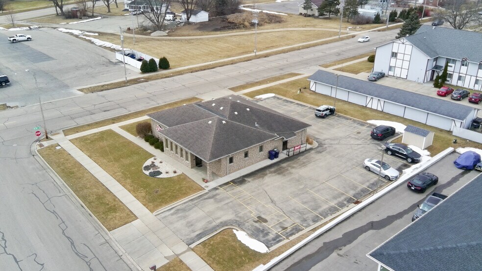 More Photos Of 1305 Excalibur Dr, Janesville Office For Sale