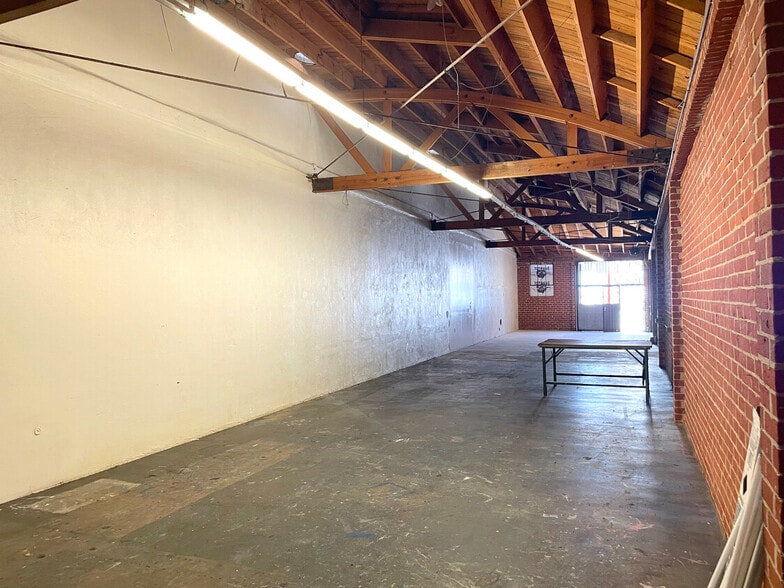 More Photos Of 2315-2319 E 8th St, Los Angeles Warehouse For Lease