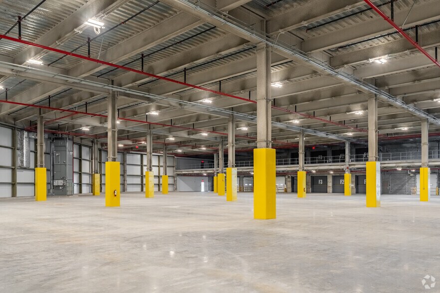 More Photos Of 2890 Review Ave, Long Island City Warehouse For Lease