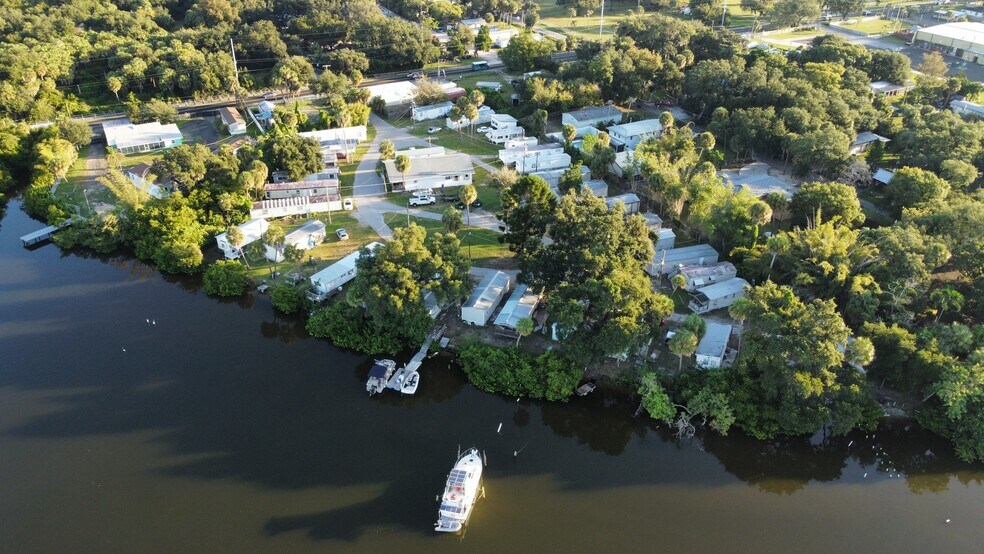 More Photos Of 6521 Riverview Dr, Riverview Manufactured Housing Mobile Home Park For Sale