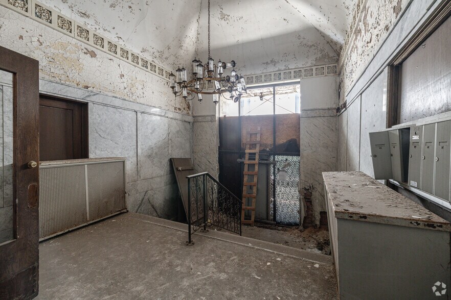 More Photos Of 40 E Garfield Blvd, Chicago Flex For Sale