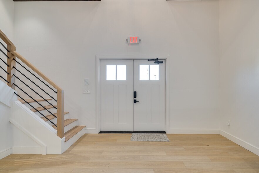 More Photos Of 9416 N Nichols Rd, The Village Office For Lease