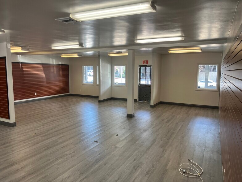 More Photos Of 325-333 N Old Newport Blvd, Newport Beach Restaurant For Lease
