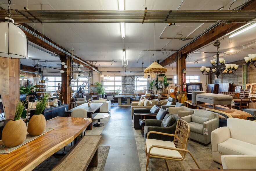 More Photos Of 217 SE Taylor St, Portland Warehouse For Sale