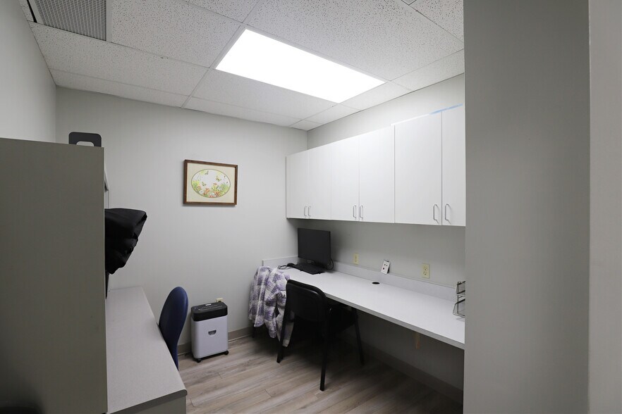 More Photos Of G4007 W Court St, Flint Office For Sale