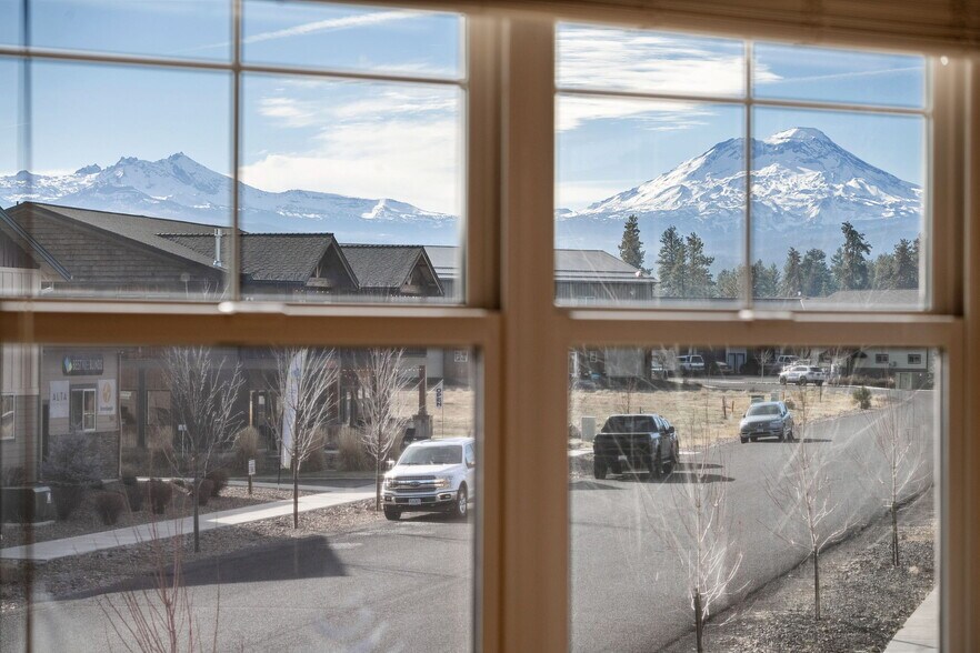 More Photos Of 270 E Sun Ranch Dr, Sisters Industrial For Sale