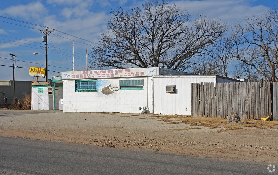 More Photos Of 102 Ambler Ave, Abilene Convenience Store For Sale