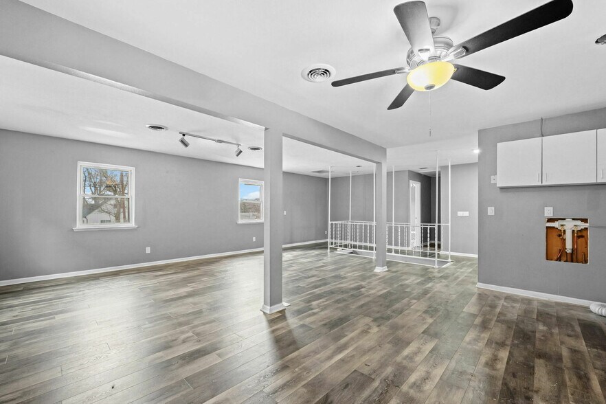 More Photos Of 5532 Douglas Rd, Toledo Storefront Retail Office For Sale