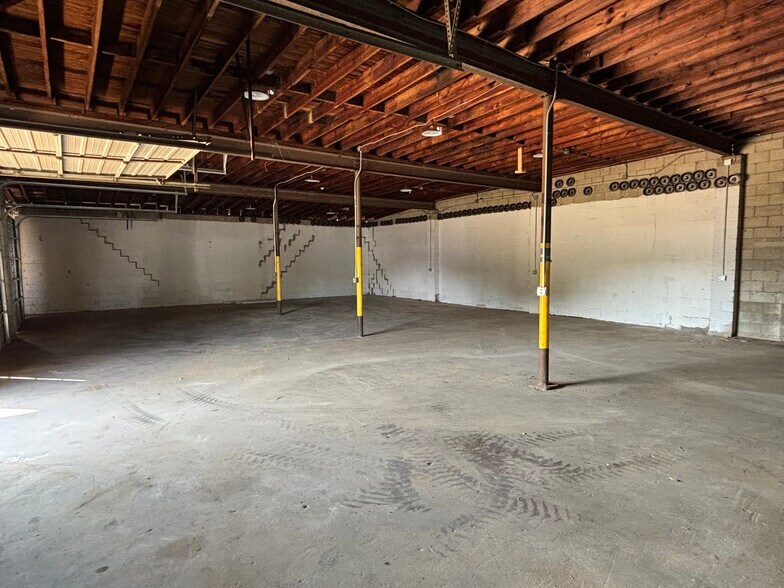 More Photos Of 913-915 Poplar St, Cayce Warehouse For Lease