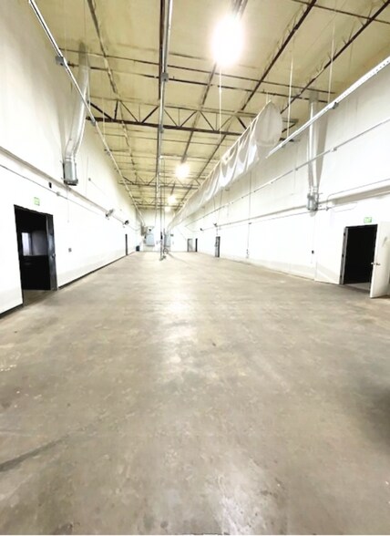 More Photos Of 4400-4412 SW 25th St, Oklahoma City Distribution For Lease