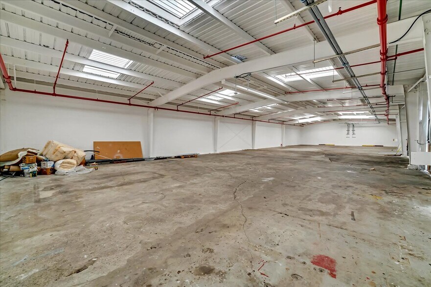 More Photos Of 11010-11020 Santa Fe Ave, Lynwood Warehouse For Sale