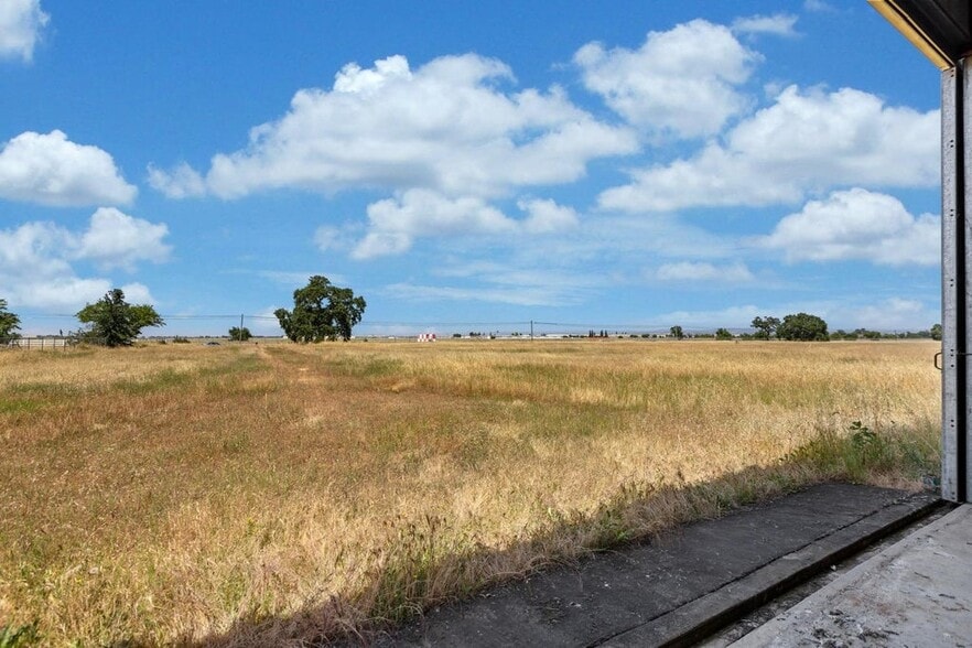 More Photos Of 3333 Nicolaus Rd, Lincoln Land For Sale