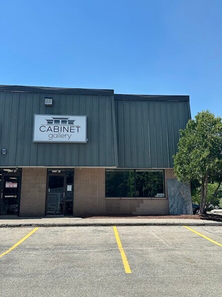 More Photos Of 522 Amherst St, Nashua Showroom For Lease