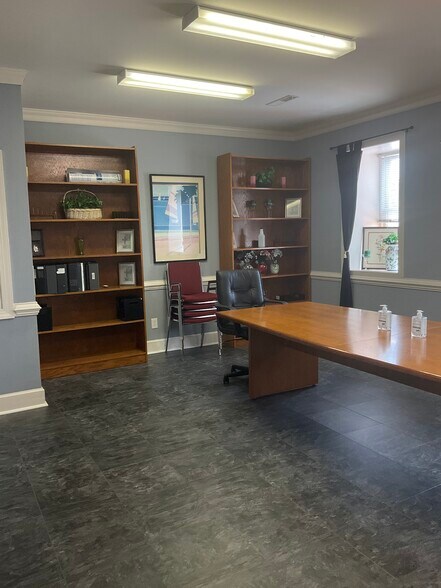 More Photos Of 1345 Garner Ln, Columbia Office For Sale
