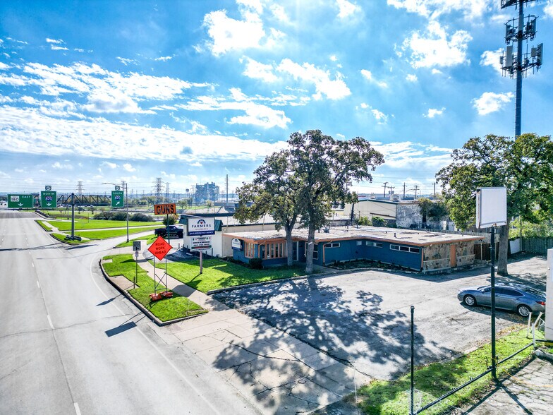 More Photos Of 6050 E Lancaster Ave, Fort Worth Office For Sale
