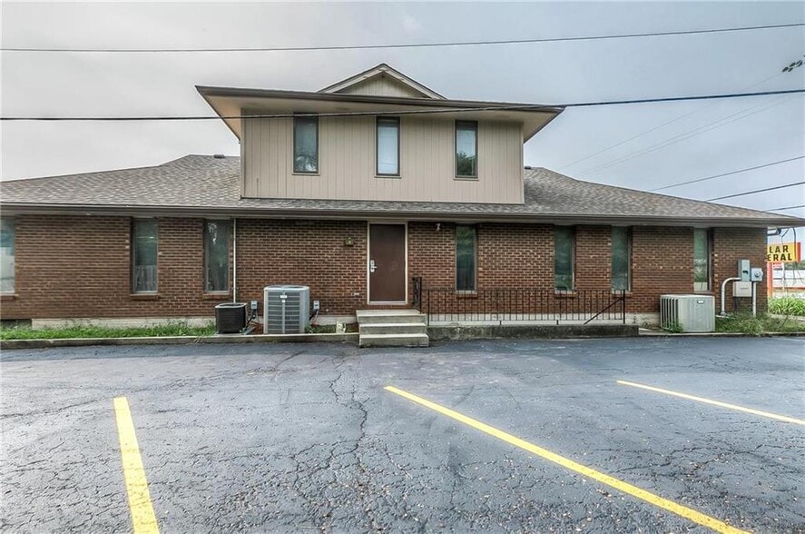 More Photos Of 4 W Monroe St, Buckner Office For Lease