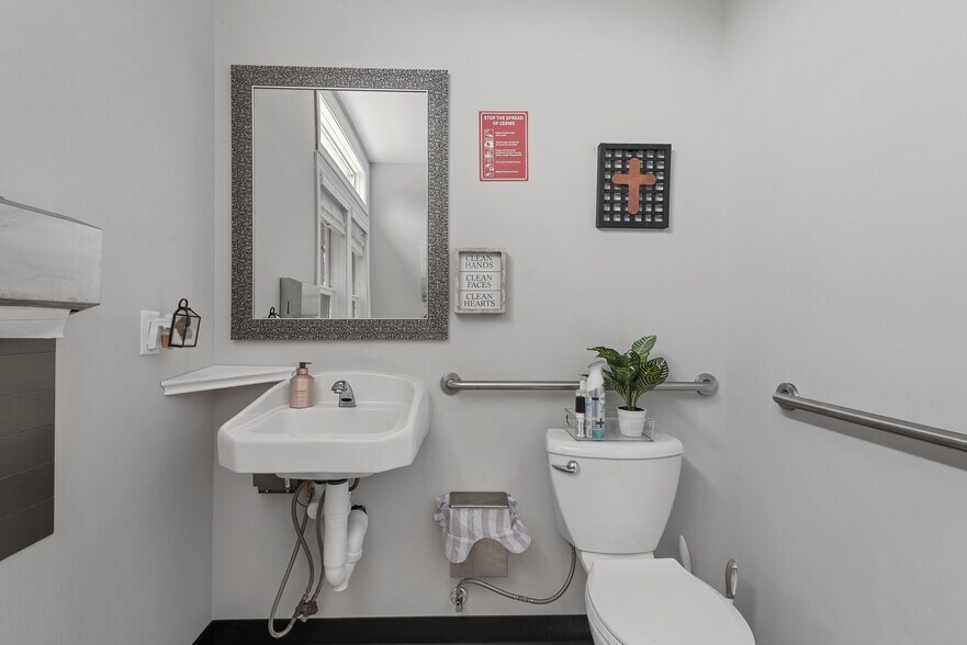 More Photos Of 1709 Southcross Dr W, Burnsville Loft Creative Space For Sale
