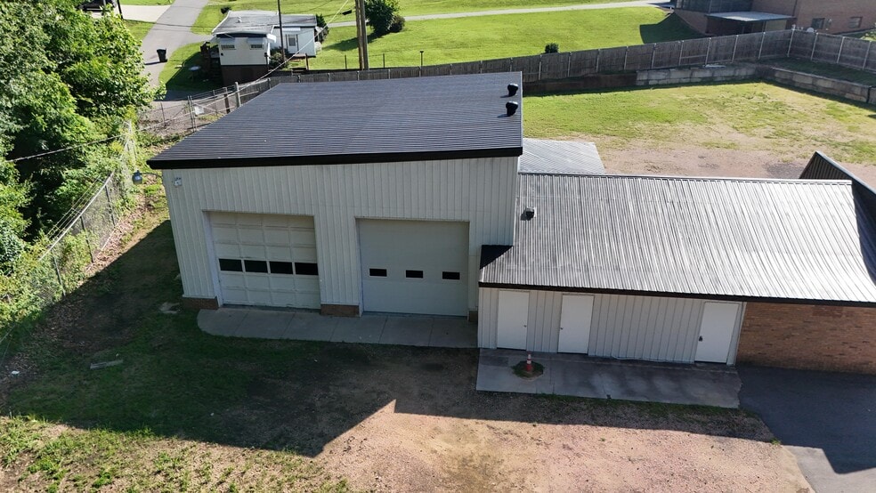 More Photos Of 2879 N Cannon Blvd, Landis Service For Lease