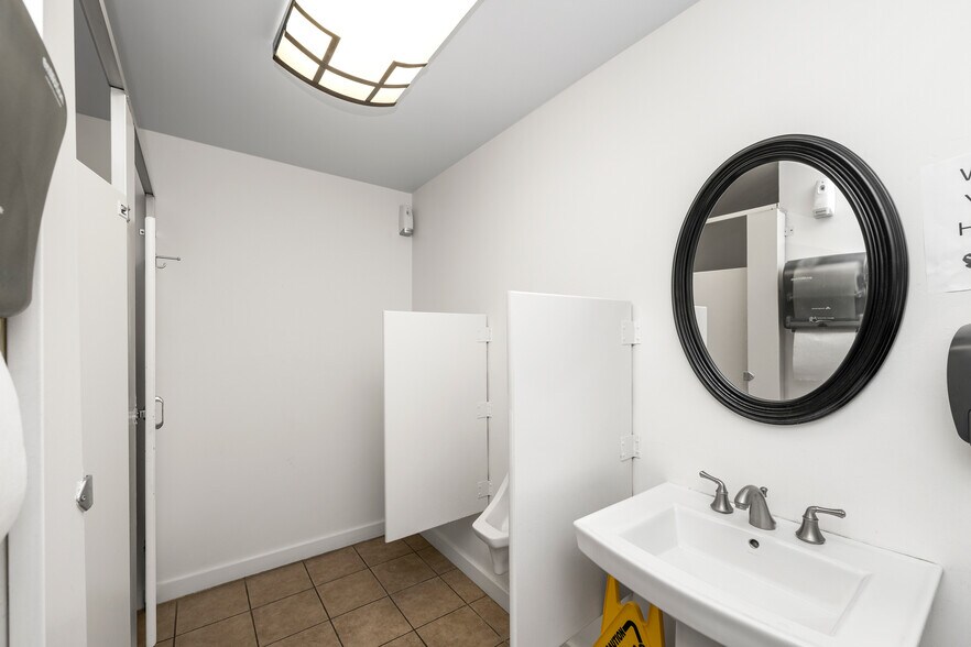 More Photos Of 595 W Lambert Rd, Brea Loft Creative Space For Lease