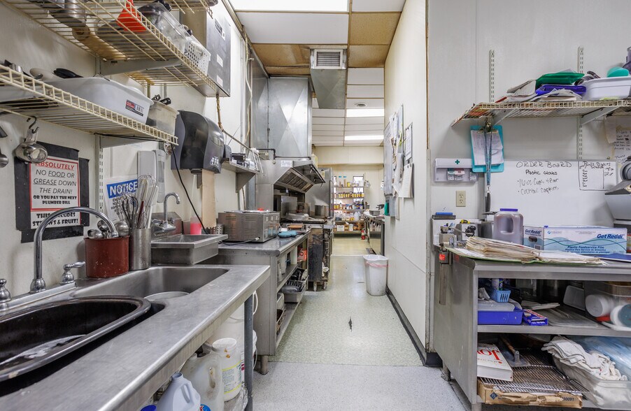 More Photos Of 149 E Main St, Hermiston Bar For Lease