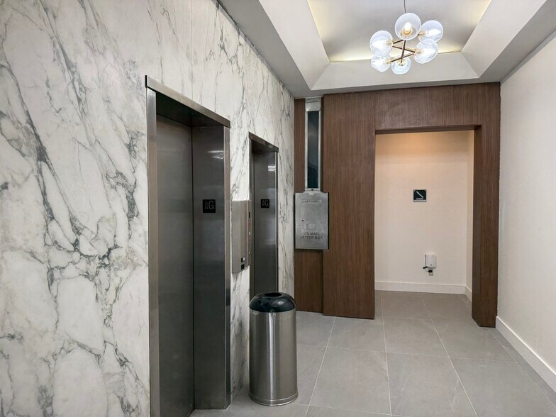 More Photos Of 299 Alhambra Cir, Coral Gables Loft Creative Space For Lease