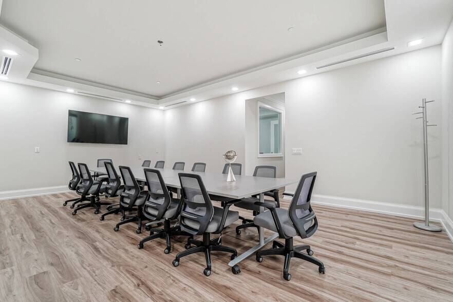 More Photos Of 7956 Torbram Rd, Brampton Flex For Lease