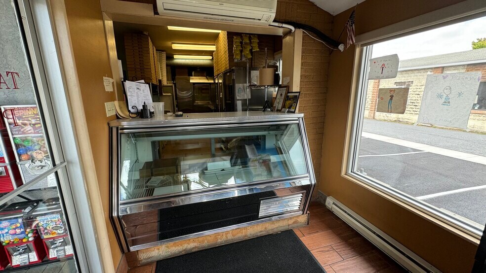 More Photos Of 550 S Main St, Nazareth General Retail For Sale