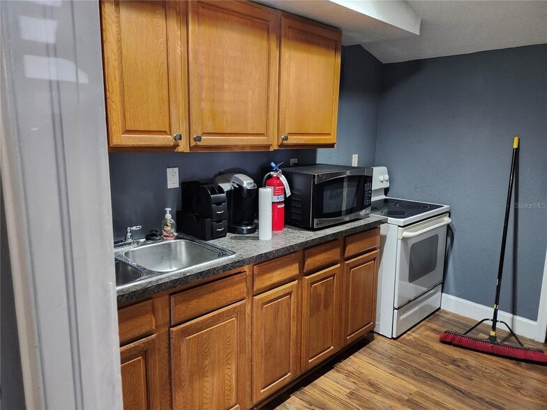 More Photos Of 1901 W Sligh Ave, Tampa Office For Sale