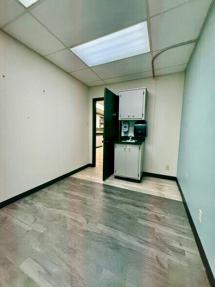 More Photos Of 906 Sixth Ave, Picayune Office For Sale