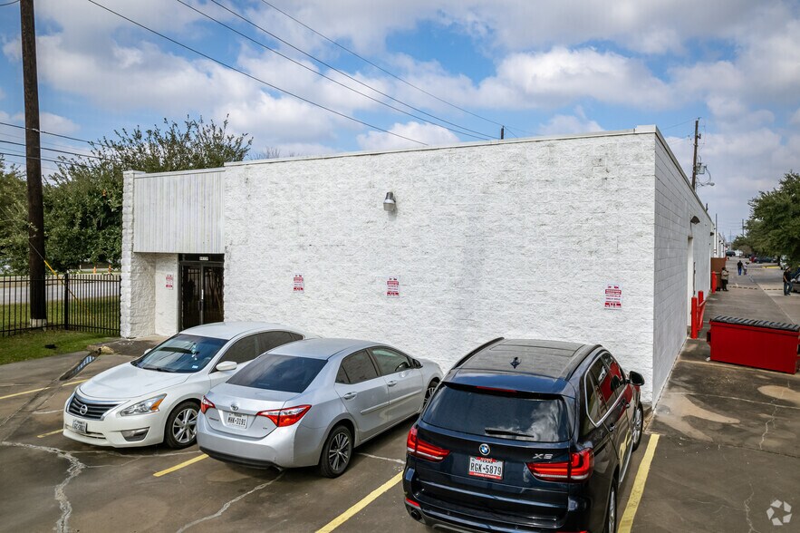 More Photos Of 8403 Almeda. Rd, Houston Unknown For Lease