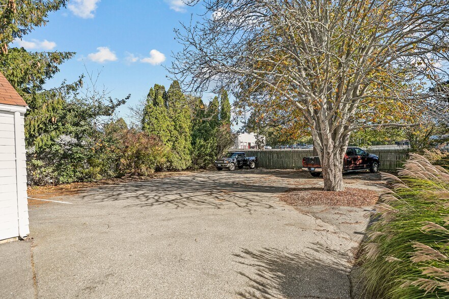 More Photos Of 74 Valley Rd, Middletown Office For Sale