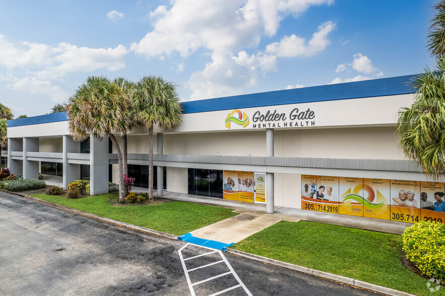 Primary Photo Of 900 Park Centre Blvd, Miami Gardens Showroom For Lease