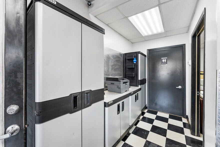 More Photos Of 4201 E Lake St, Minneapolis Auto Dealership For Sale