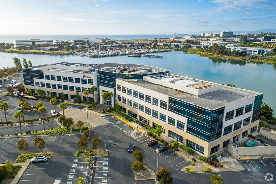 More Photos Of 7000 Shoreline Ct, South San Francisco Research And Development For Lease