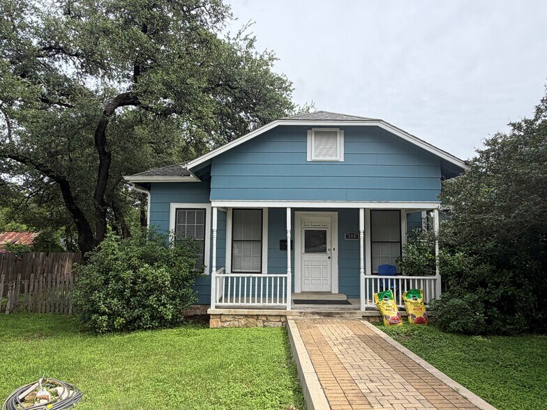 Primary Photo Of 209 W Bagdad Ave, Round Rock General Retail For Sale