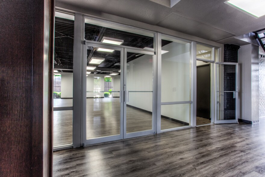 More Photos Of 6464 Brentwood Stair Rd, Fort Worth Office For Sale