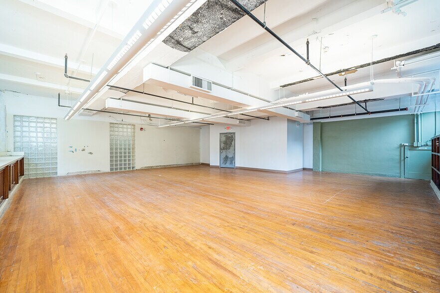 More Photos Of 2000 West St, Union City Office Residential For Lease