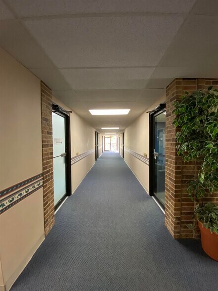 More Photos Of 124 W 46th St, Kearney Office For Sale