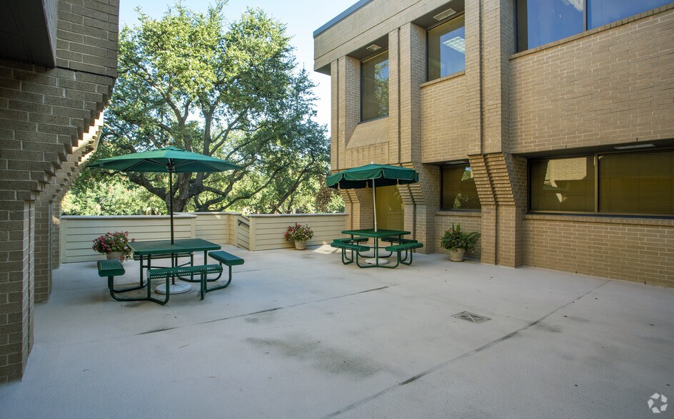 More Photos Of 8355 Walnut Hill Ln, Dallas Medical For Sale