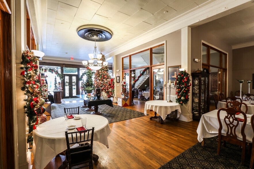 More Photos Of 1024 Noble St, Anniston Storefront Retail Office For Sale