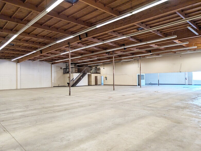 More Photos Of 1350 E Thompson Blvd, Ventura General Retail For Lease