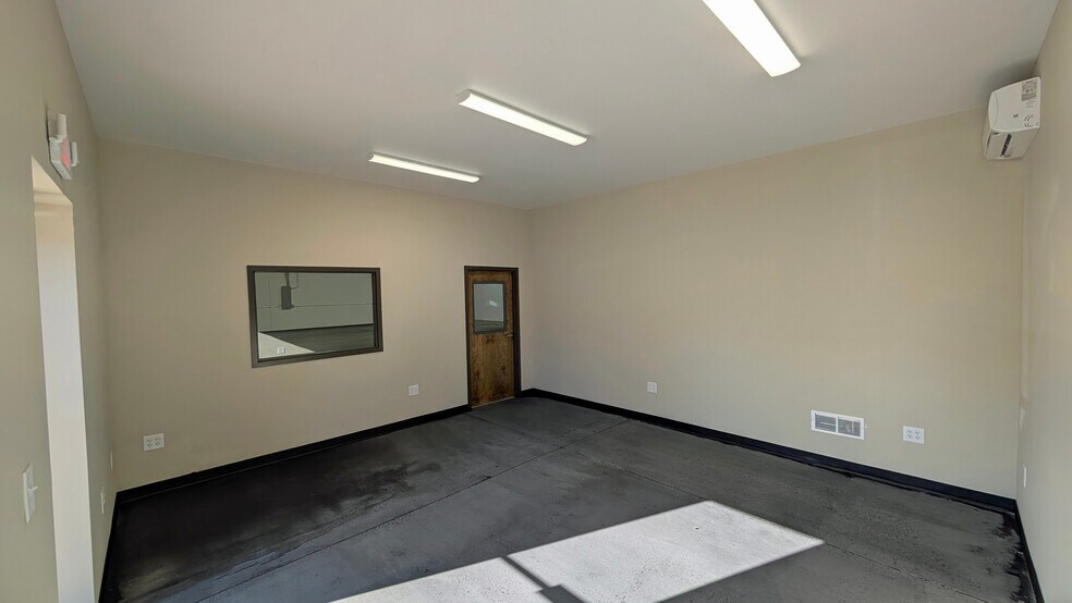 More Photos Of 3580 Buford Hwy, Duluth Light Distribution For Lease