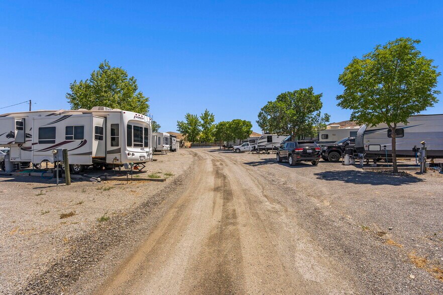 More Photos Of 150 Highway 400, Mill City Trailer Camper Park For Sale