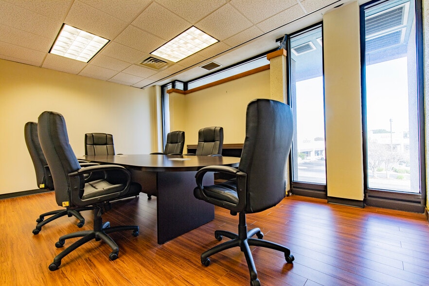 More Photos Of 7900 Shoal Creek Blvd, Austin General Retail For Sale